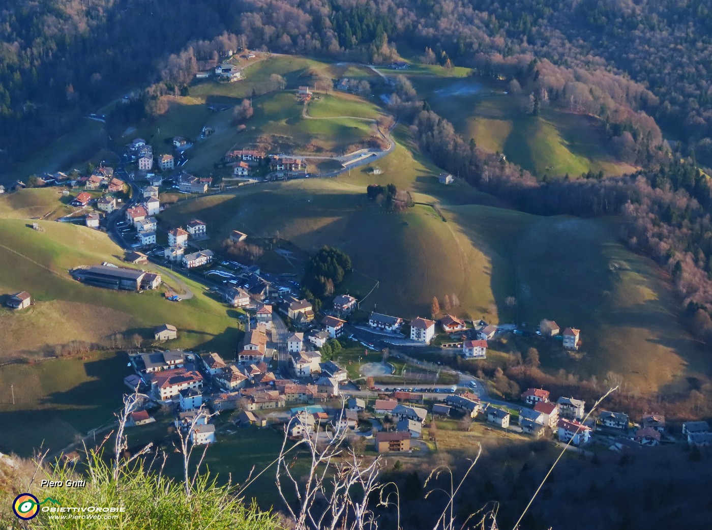 31 Valpiana con Ca di Zocc in alto e Roccolo al centro.JPG